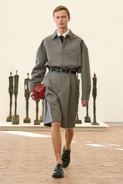 Look 17